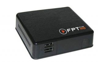 Bề mặt của FPT Play HD được thiết kế sần và có cổng USB phía trước
